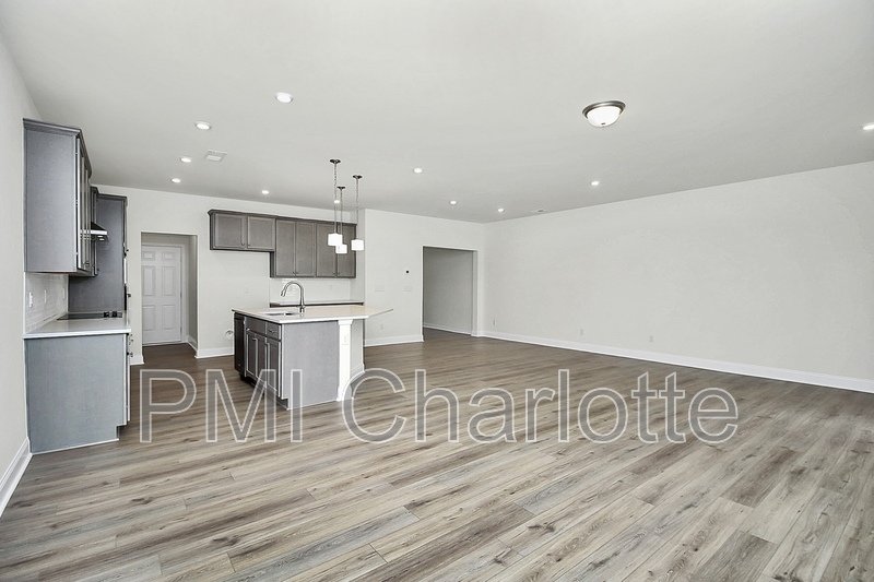 Luxurious Myers Park Area Townhome Available! property image