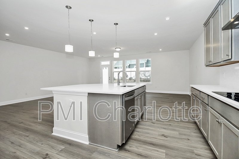 Luxurious Myers Park Area Townhome Available! property image