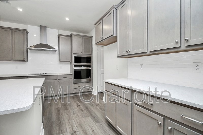 Luxurious Myers Park Area Townhome Available! property image