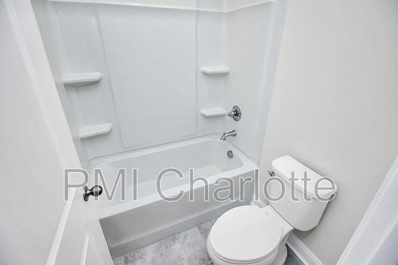 Luxurious Myers Park Area Townhome Available! property image