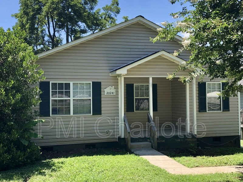 Move in Ready Cornelius Home Available for Rent property image