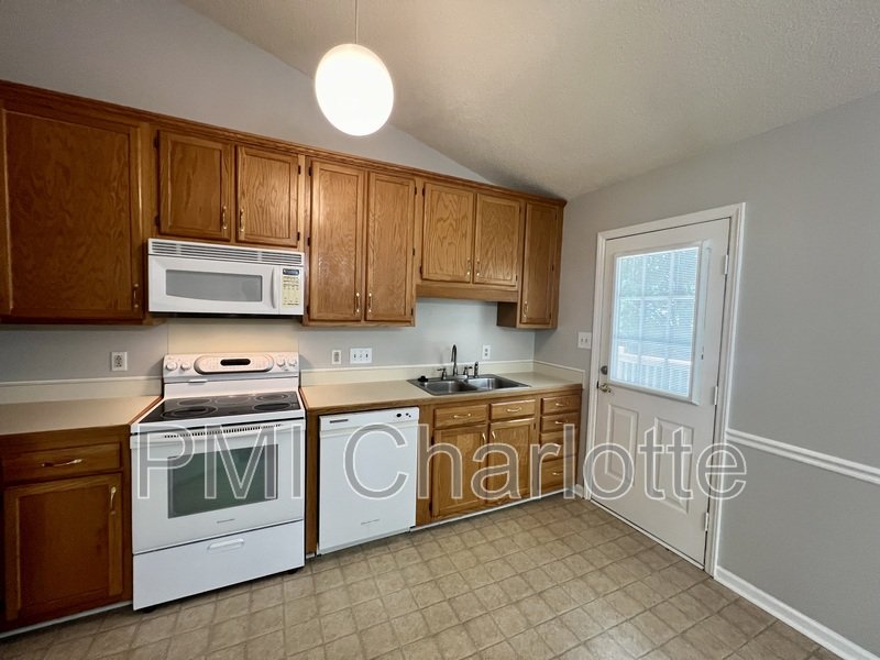 10504 Grassy Plain Ct property image